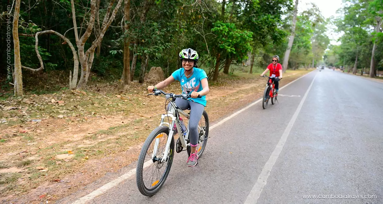 Biking-through-Angkor-12