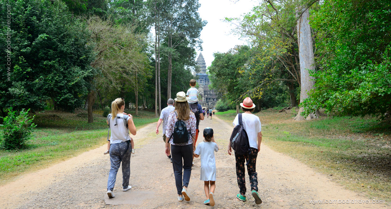 Biking-through-Angkor-3