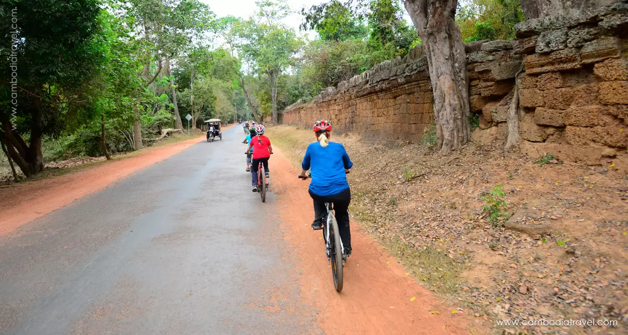Biking-through-Angkor-4
