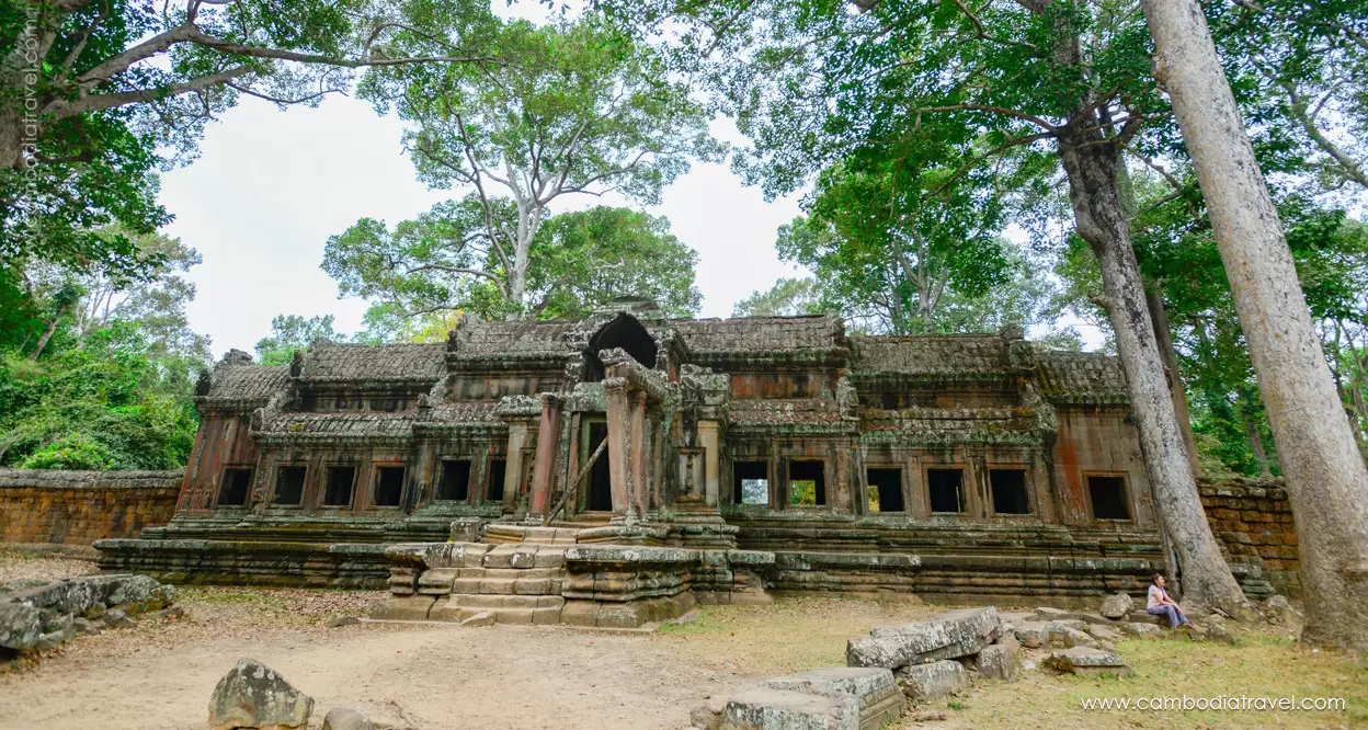 Biking-through-Angkor-6