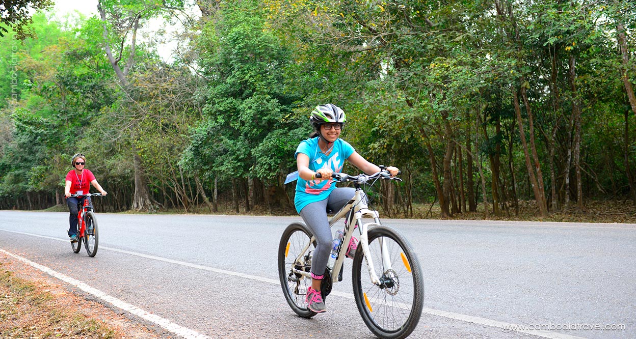 Biking-through-Angkor-9