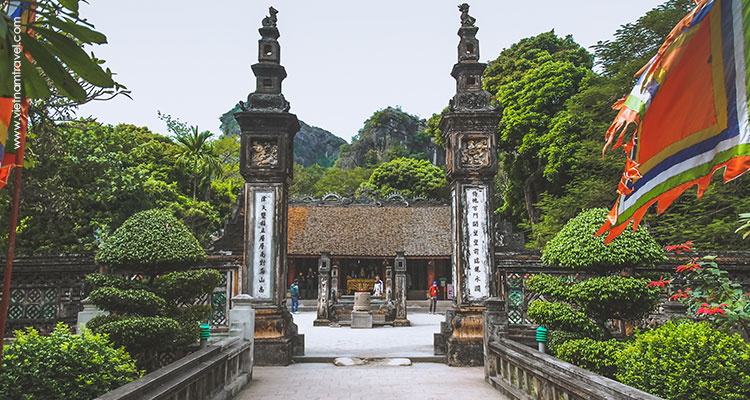 Vietnam-Ninh-Binh-Hoa-Lu-1