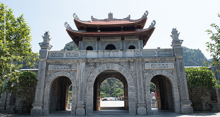 Vietnam-Ninh-Binh-Hoa-Lu-2