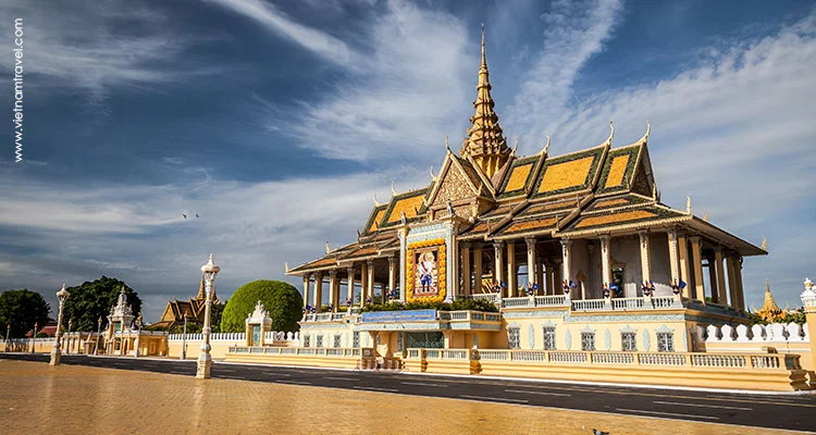 Cambodia-Phnom-Penh-Royal-Palace-&-Silver-Pagoda