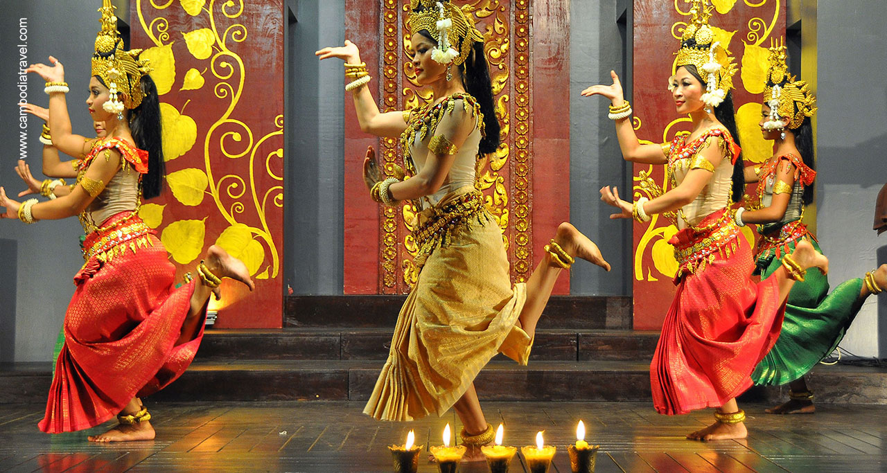 Apsara dancers wear Sampot Phamoung.
