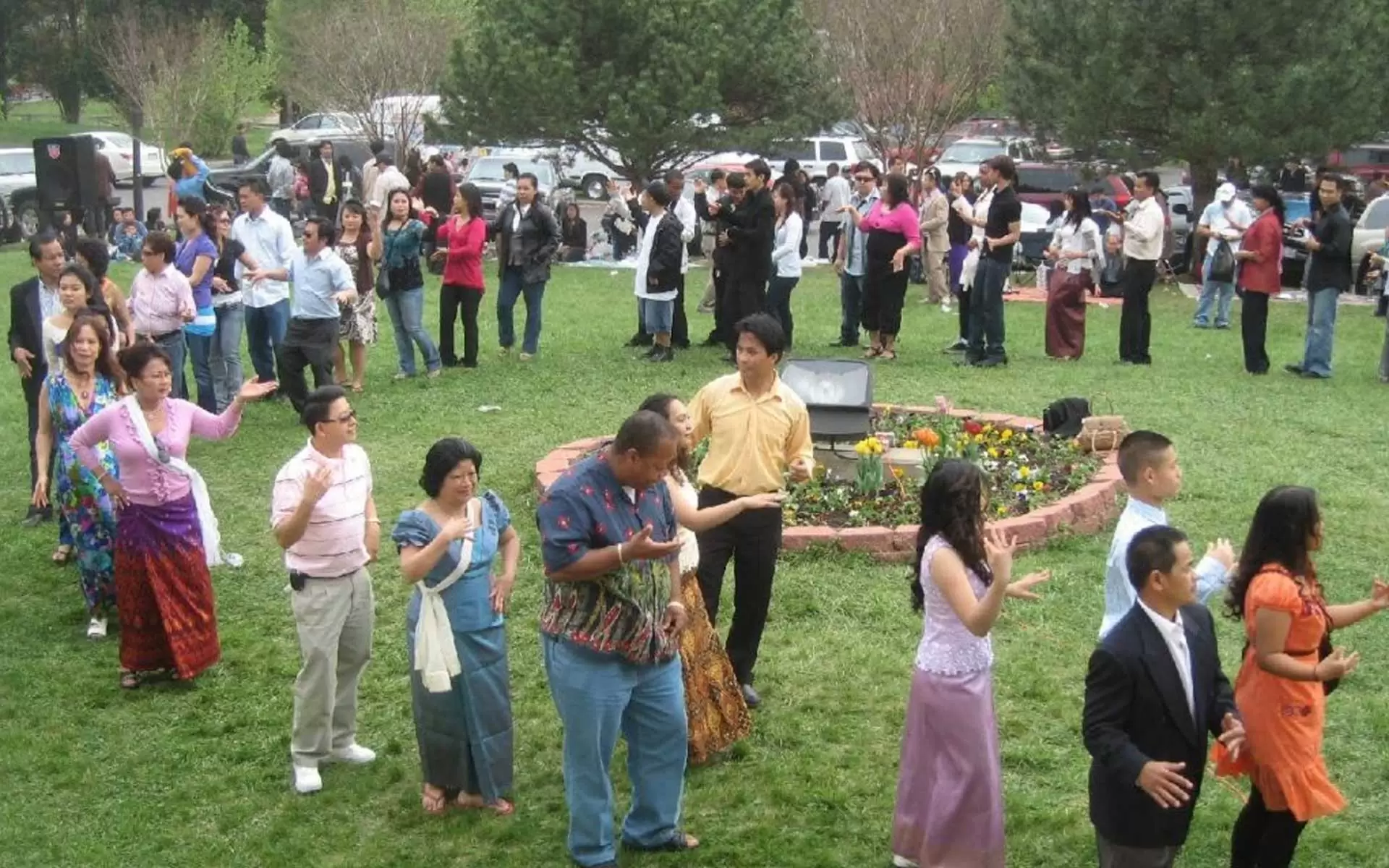 Ramvong is social dancing form in traditional events, modern parties or celebrations. 