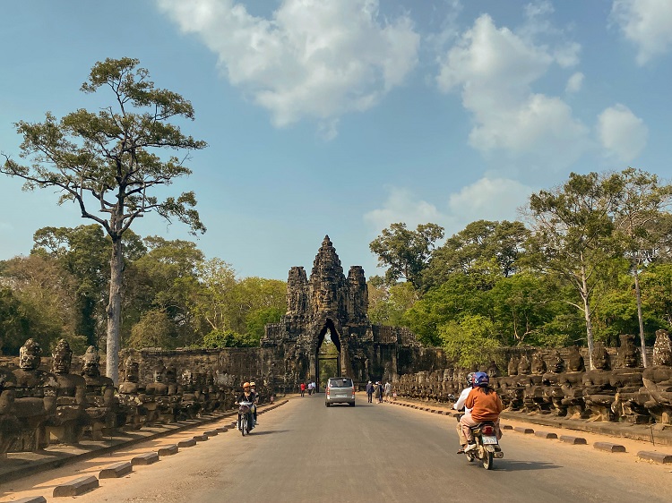 Road to the Angkor Temple