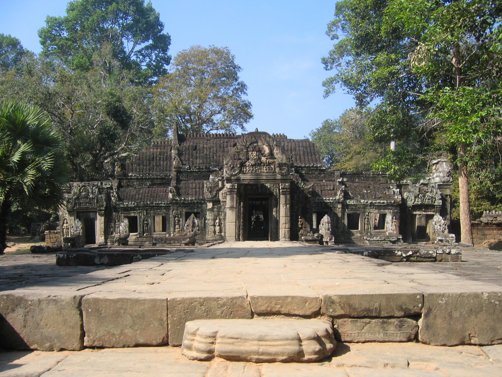 Stone carvings at Banteay Kdei temple depicting Hindu and Buddhist deities