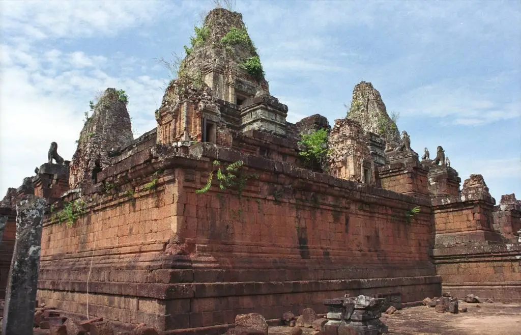 Discover the awe-inspiring beauty of Pre Rup Angkor, a magnificent temple complex built in the 10th century.