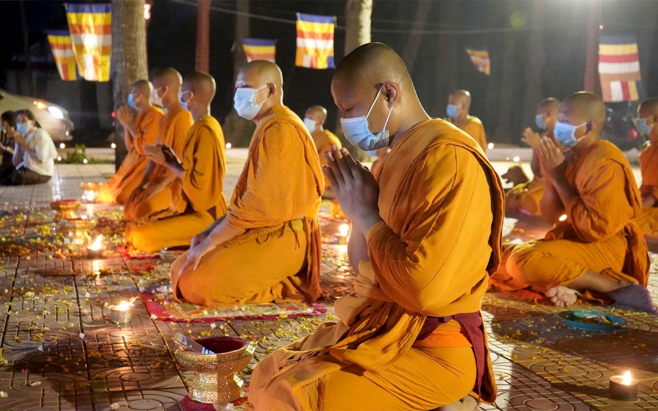 Meak Bochea Festival in Cambodia: A Sacred Buddhist Celebration Monks and laypeople gather at a Cambodian temple for Meak Bochea ceremonies